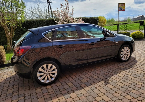 Opel Astra cena 26900 przebieg: 176000, rok produkcji 2010 z Sławno małe 436